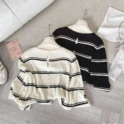 Áo len mongtoghi cổ tròn dài tay kẻ ngang khuy lưng dành cho nữ