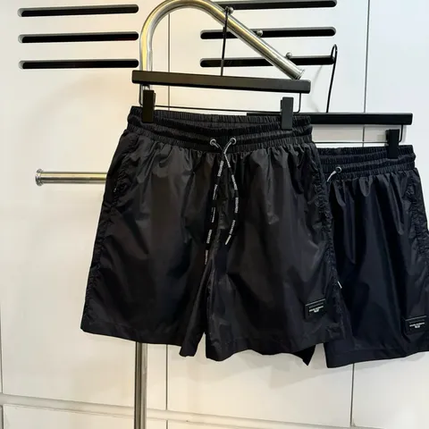 Quần đùi nam nữ thiết kế đen trơn gắn tag da  quần short gió 2 lớp hot 2026