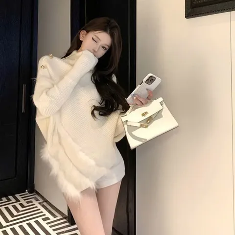 Áo len nữ cổ lọ viền bất dối xứng phối lông, tay cánh dơi, Áo dáng rộng độc đáo