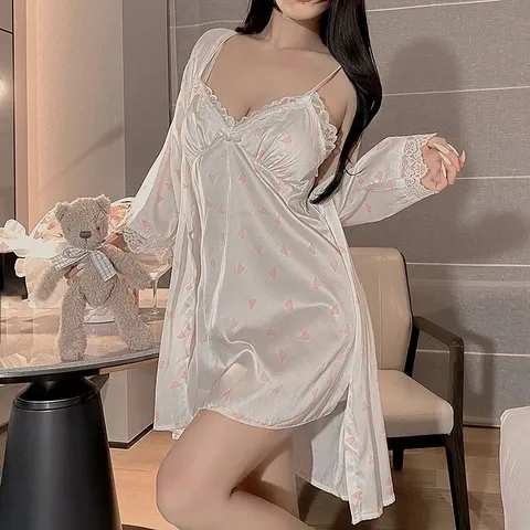 Váy Ngủ Lụa Sexy Họa Tiết Trái Tim Siêu Xinh Cao Cấp Đầm Ngủ Nữ 2 Dây Mặc Nhà Phối Ren Gợi Cảm - N206 Trắng
