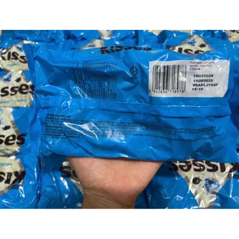 Socola  hershey's kisses 315g cookies 'n' creme màu xanh hàng Mỹ
