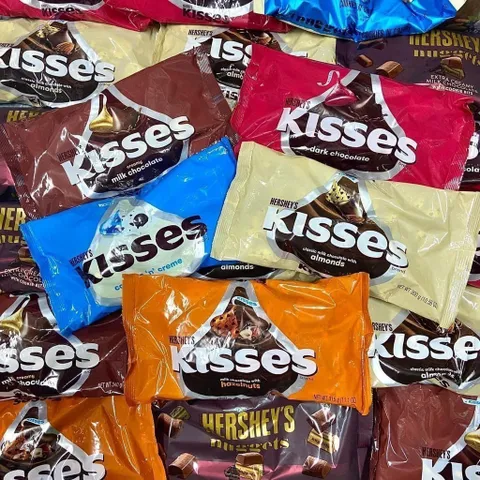 Socola Hershey's Kisses Trắng Nhân Cookie 315g - Đỉnh Cao Ăn Vặt Mỹ