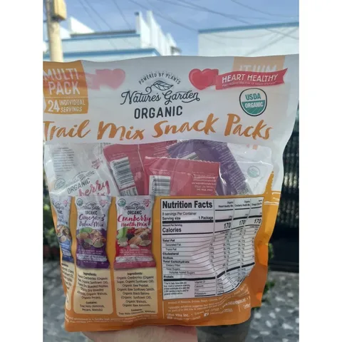 Hạt mix tổng hợp trái cây sấy hữu cơ Nature's Garden Trail Mix Snack Packs 816gram date 9/2024 - hàng Mỹ