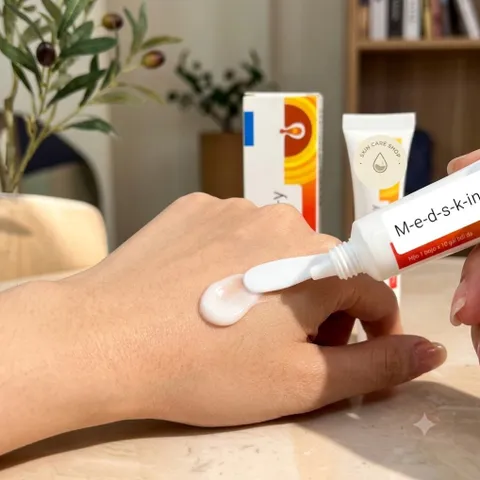 Gel Bôi Dịu Da M-e-d-s-k-i-n E-r-y Hỗ Trợ Giảm Mẩn Đỏ, Làm Sạch Bề Mặt Da Mụn Tuýp 10g