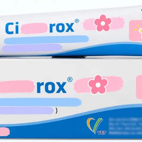 Kem Bôi Da C-i-c-l-o-p-i-r-o-x V-C-P Hỗ Trợ Chăm Sóc & Làm Dịu Da Khô Ráp Tuýp 15g