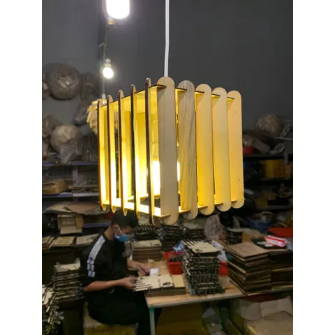 Đèn gỗ vuông thanh và nhiều loại đèn