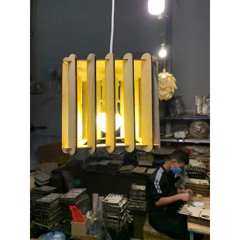 Đèn gỗ vuông thanh và nhiều loại đèn