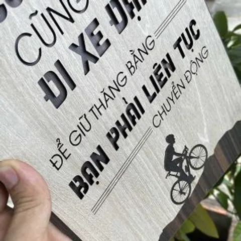 Tranh gỗ 3D cắt lớp – Cuộc sống cũng như đi xe đạp, để giữ thăng bằng, bạn phải liên tục chuyển động “Cuộc sống cũng như
