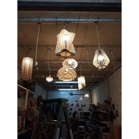 đèn gỗ hình óng xoắn