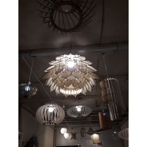 Đèn gỗ atiso - hoa sứ