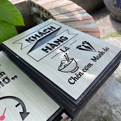 Tranh gỗ 3D cắt lớp – Khách hàng là chén cơm manh áo,không chỉ là một câu nói dân dã, mà còn là lời nhắc nhở đầy sâu sắc