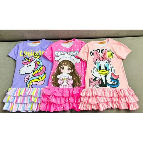 11-45kg A638 Đầm suông phối bèo tầng vải thun lạnh in hoạt hình siêu cưng, váy bé gái size đại
