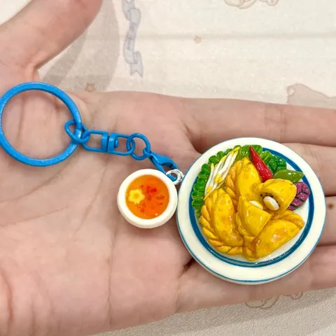 Móc khoá món Bánh gối và Nước chấm