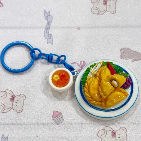 Móc khoá món Bánh gối và Nước chấm