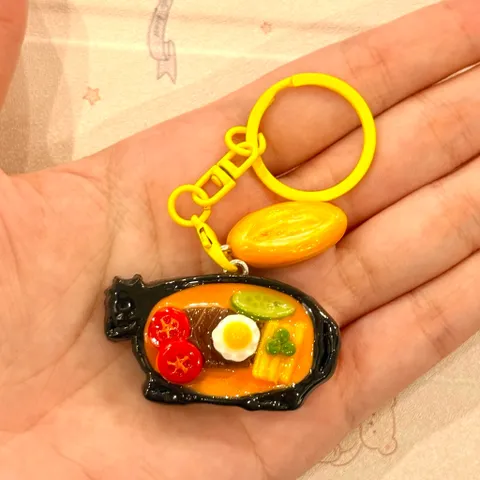 Móc khoá Bò né và Bánh mì - món ăn Việt Nam