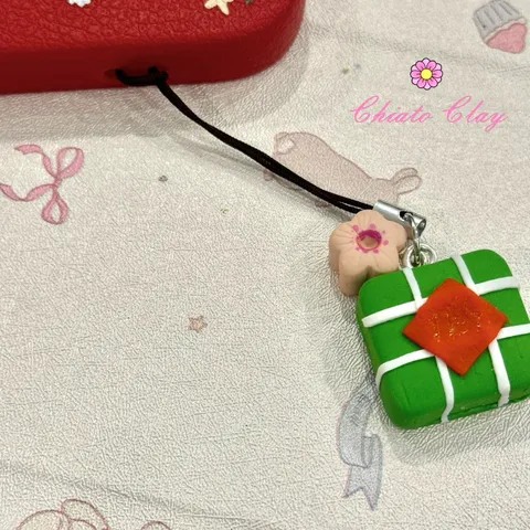 Dây treo điện thoại Bánh chưng - Hoa đào