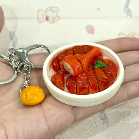 Móc khoá món Vịt quay đính kèm charm Bánh bao chiên