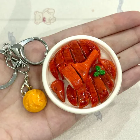 Móc khoá món Vịt quay đính kèm charm Bánh bao chiên