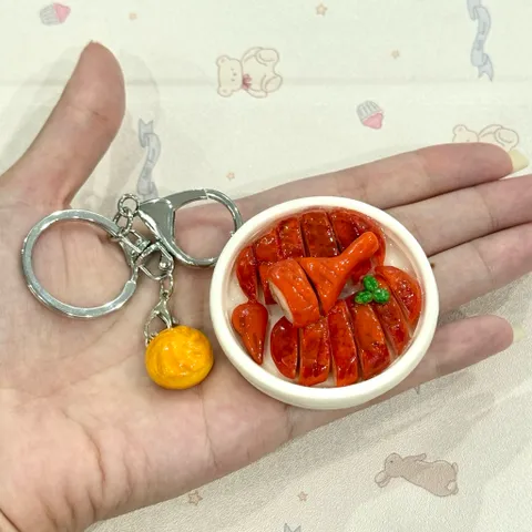 Móc khoá món Vịt quay đính kèm charm Bánh bao chiên