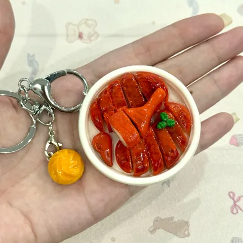 Móc khoá món Vịt quay đính kèm charm Bánh bao chiên