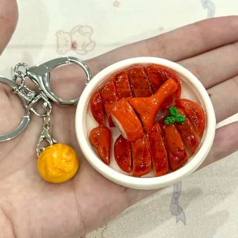 Móc khoá món Vịt quay đính kèm charm Bánh bao chiên