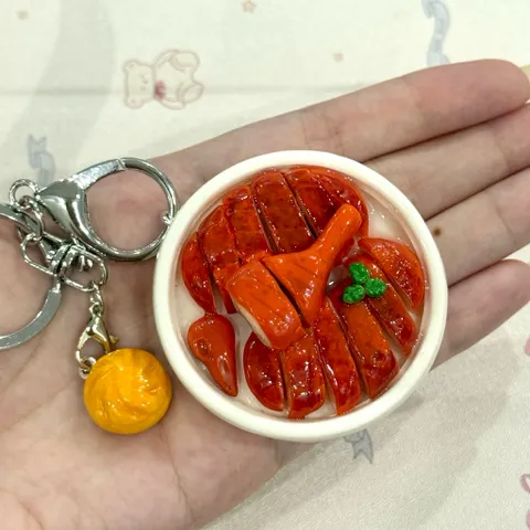Móc khoá món Vịt quay đính kèm charm Bánh bao chiên