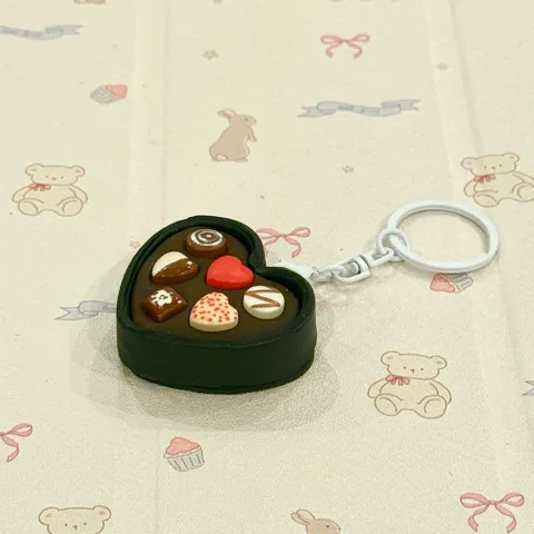 Móc khoá Hộp chocolate tình nhân