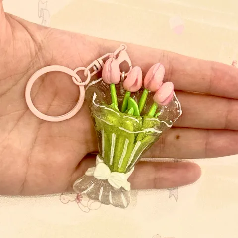 Móc khoa Bó hoa Tulip trong suốt phong cách aesthetic