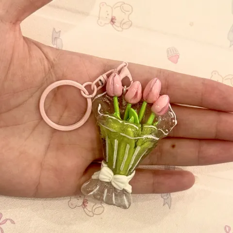 Móc khoa Bó hoa Tulip trong suốt phong cách aesthetic