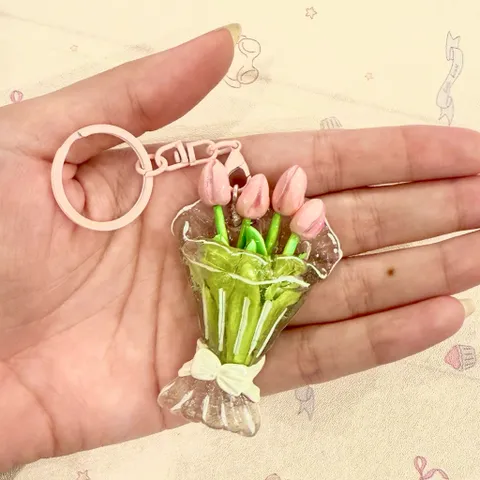 Móc khoa Bó hoa Tulip trong suốt phong cách aesthetic