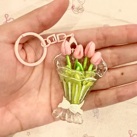 Móc khoa Bó hoa Tulip trong suốt phong cách aesthetic