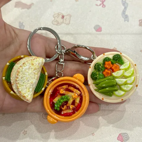 Móc khoá món Cơm cháy kho quẹt và rau củ luộc - món ăn Việt Nam