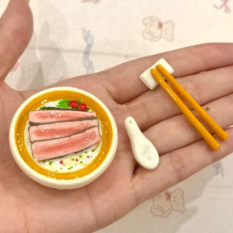 Magnet Phở bò tái gồm Đũa và Thìa - món ăn Việt Nam
