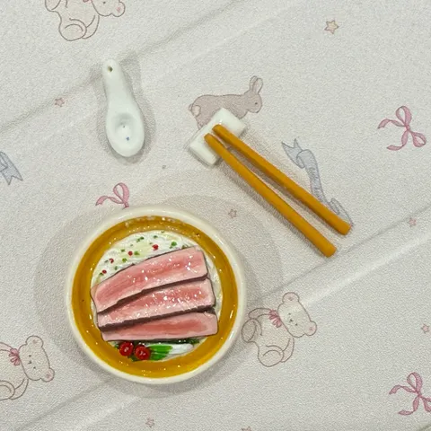 Magnet Phở bò tái gồm Đũa và Thìa - món ăn Việt Nam