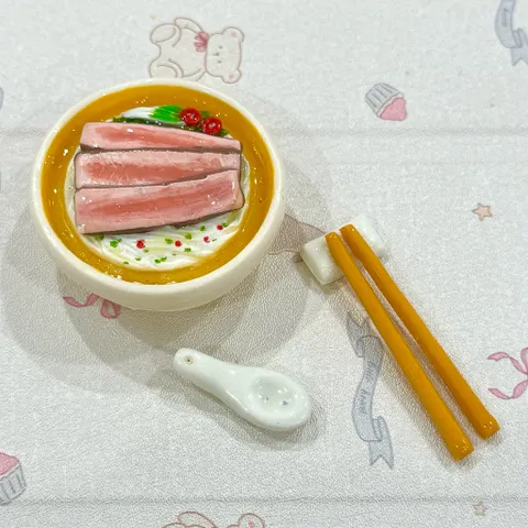 Magnet Phở bò tái gồm Đũa và Thìa - món ăn Việt Nam
