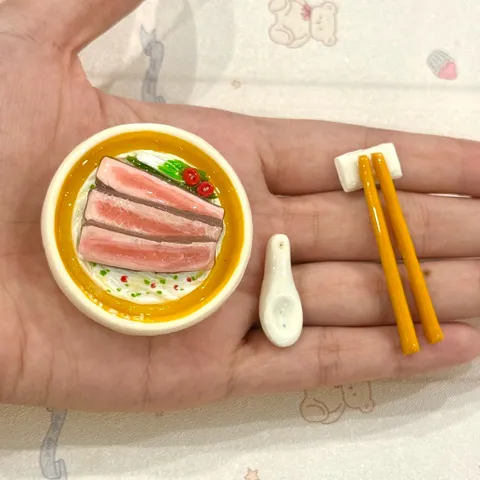 Magnet Phở bò tái gồm Đũa và Thìa - món ăn Việt Nam