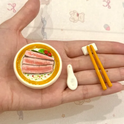 Magnet Phở bò tái gồm Đũa và Thìa - món ăn Việt Nam