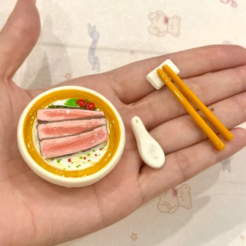 Magnet Phở bò tái gồm Đũa và Thìa - món ăn Việt Nam