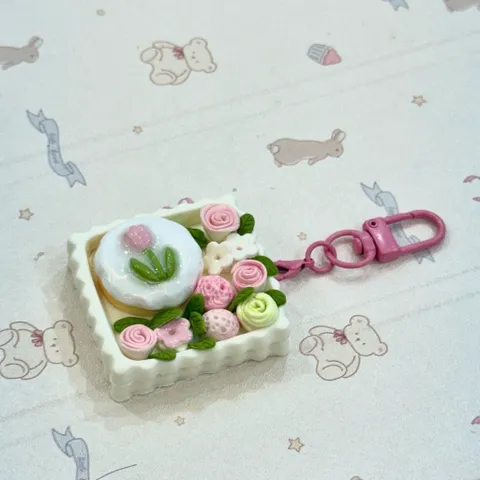 Móc khoá Bánh kem và hoa gift box