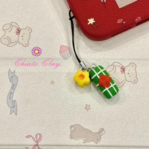 Dây treo điện thoại Bánh tét - Hoa mai
