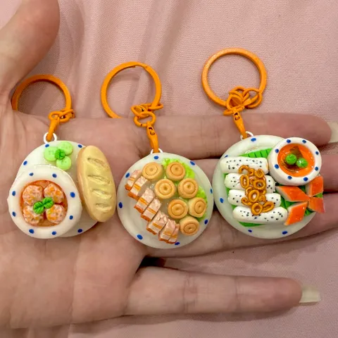 Móc khoá món Thịt heo quay và bánh bao - món ăn Việt Nam
