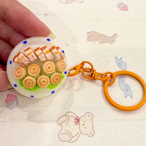 Móc khoá món Thịt heo quay và bánh bao - món ăn Việt Nam