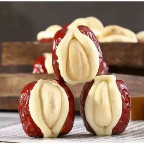 TÁO ĐỎ KẸP SỮA LẠC ĐÀ NHÂN HẠT ĐIỀU - XIMAFARM