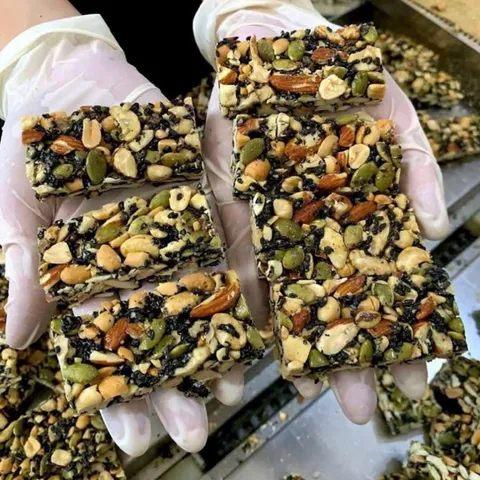 Thanh Mè Đen Mix Hạt Dinh Dưỡng Granola ̣( Nhiều Hạt, Mè Đen, Không Đường Vị Ngọt Nhẹ) - Ximafarm