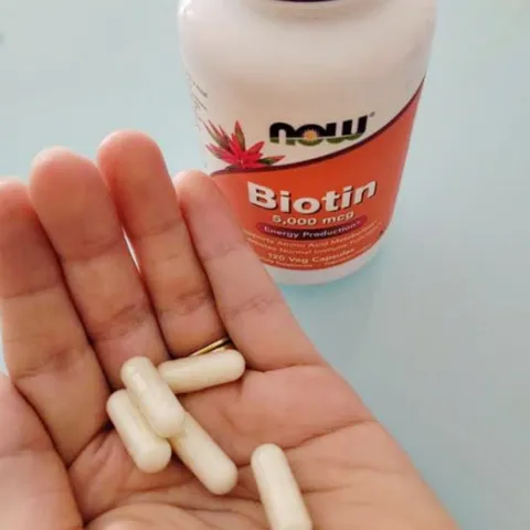Viên uống Now Biotin 5000 mcg |120 viên| Thúc đẩy & Chuyển hóa năng lượng/Giảm rụng & Hỗ trợ mọc tóc/Cải thiện độ chắc khoẻ của móng [SP Chuẩn Mỹ không tem]