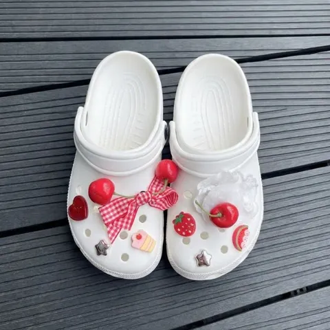 [Màu Trắng] Dép Sục Quai Hậu Classic xinh xắn, dễ thương, đế cao 3 cm tặng kèm charm