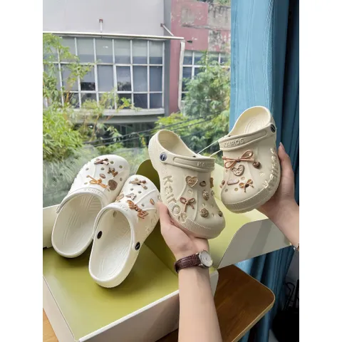 Dép Sục Đế Cao 3CM Tặng Kèm 10 Charm 3D Ngẫu Nhiên Gắn Dép Đi Êm Chân, Thoải Mái, Chống Thấm Nước