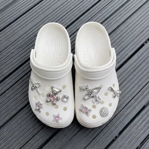 [Màu Trắng] Dép Sục Quai Hậu Classic xinh xắn, dễ thương, đế cao 3 cm tặng kèm charm