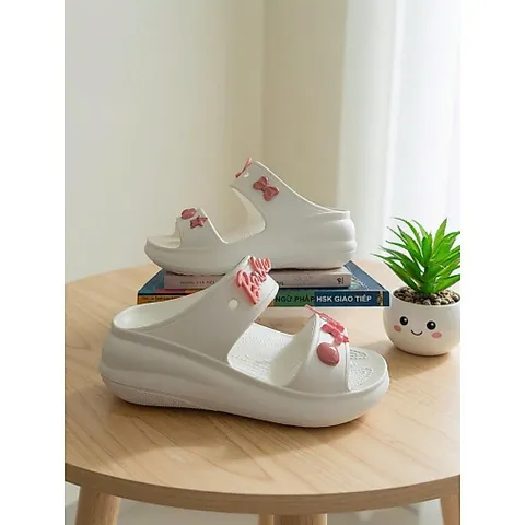 [Màu trắng - màu be] Dép 2 quai nữ đế cao 5 cm tặng kèm set 10 charm xinh