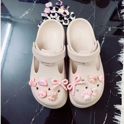 TẶNG KÈM CHARM NGẪU NHIÊN - Dép sục búp bê siêu êm, bền nhẹ, không thấm nước mix charm xinh